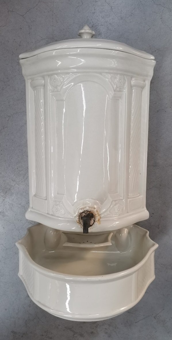 Onnaing Earthenware Wall Fountain 