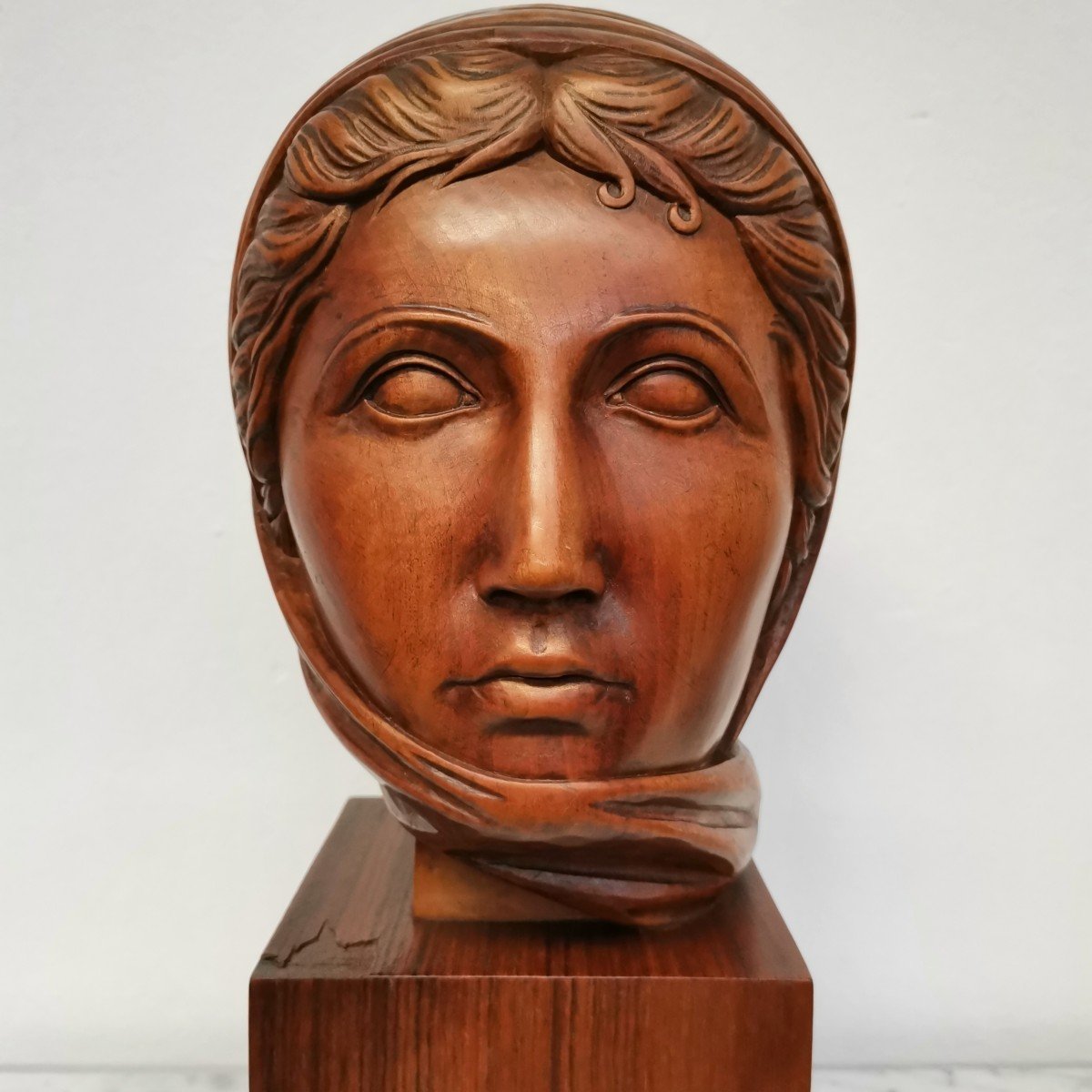 Buste Féminin Art Déco. Bois sculpté -photo-2