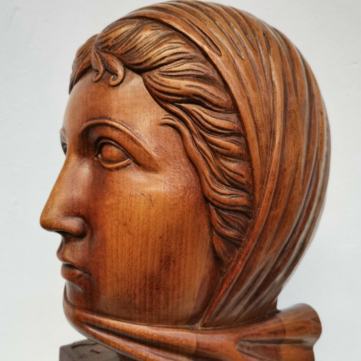 Buste Féminin Art Déco. Bois sculpté -photo-3