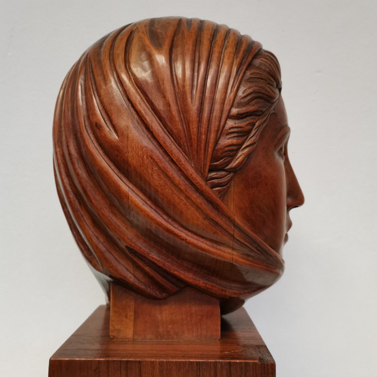 Buste Féminin Art Déco. Bois sculpté -photo-1