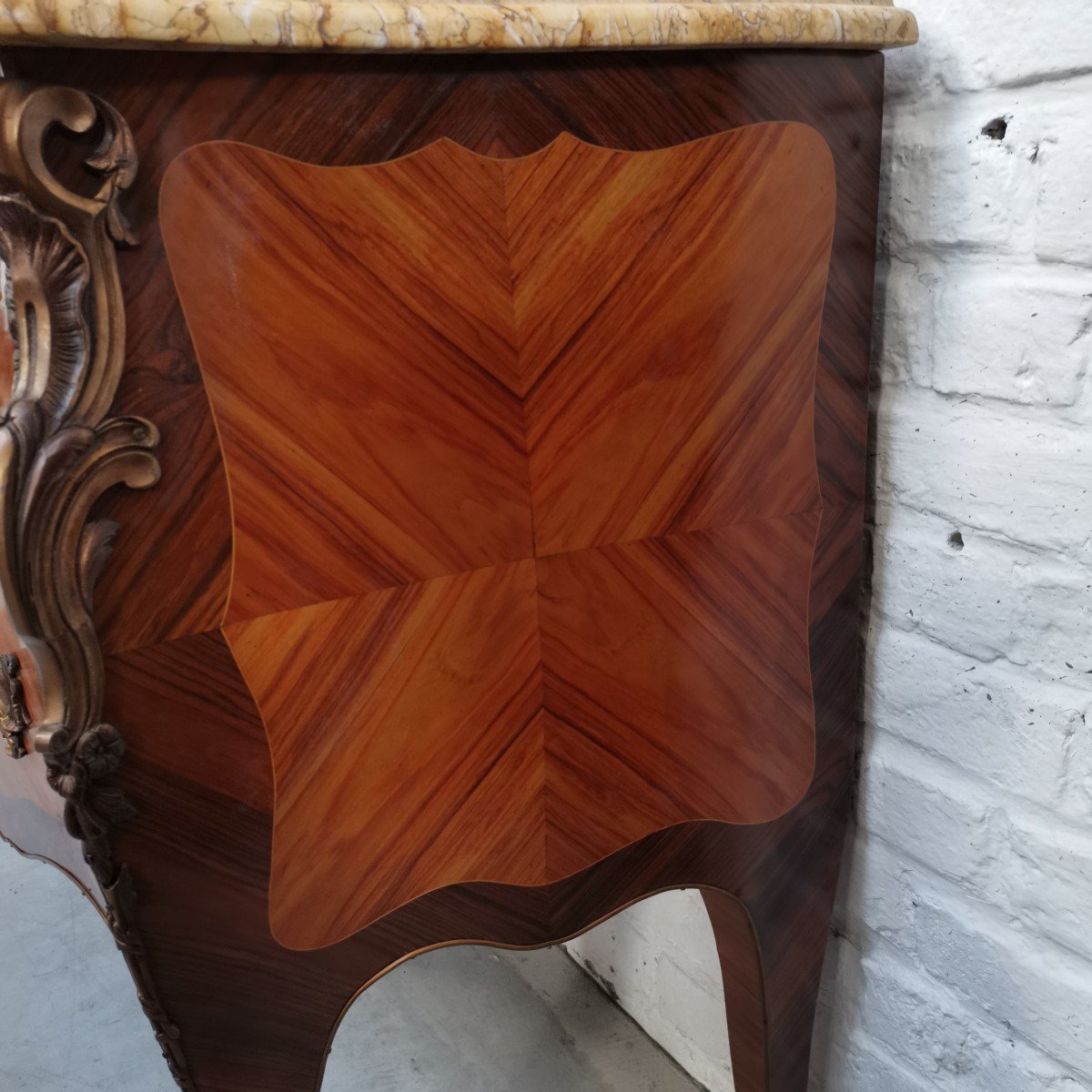 Louis XV Commode Marquetry 20th C.-photo-1