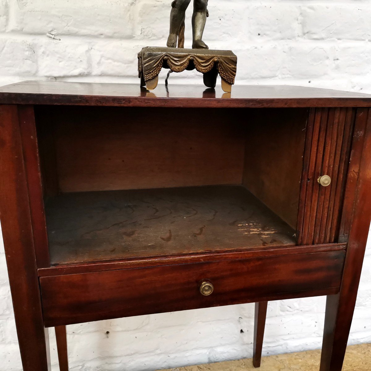 Small Flying Table, Bedside, Chiffonier-photo-4