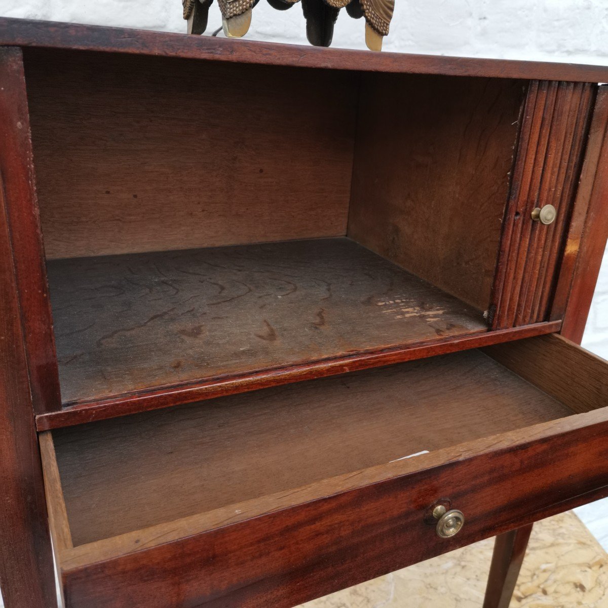 Small Flying Table, Bedside, Chiffonier-photo-1