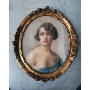 Portrait de jeune femme. Pastel Art Nouveau 