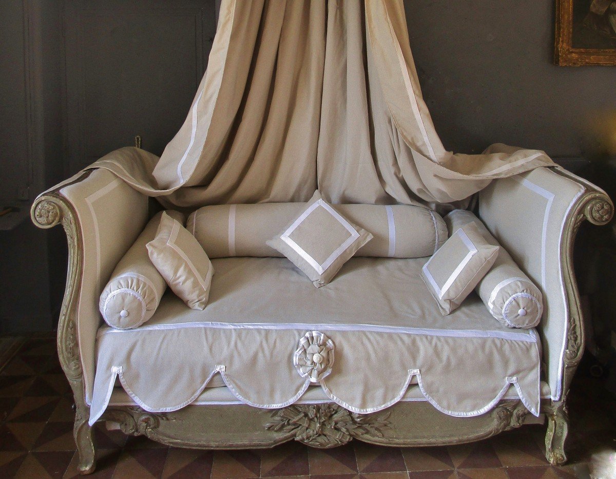 Large Ottoman Bed With Imperial Louis XV-photo-1