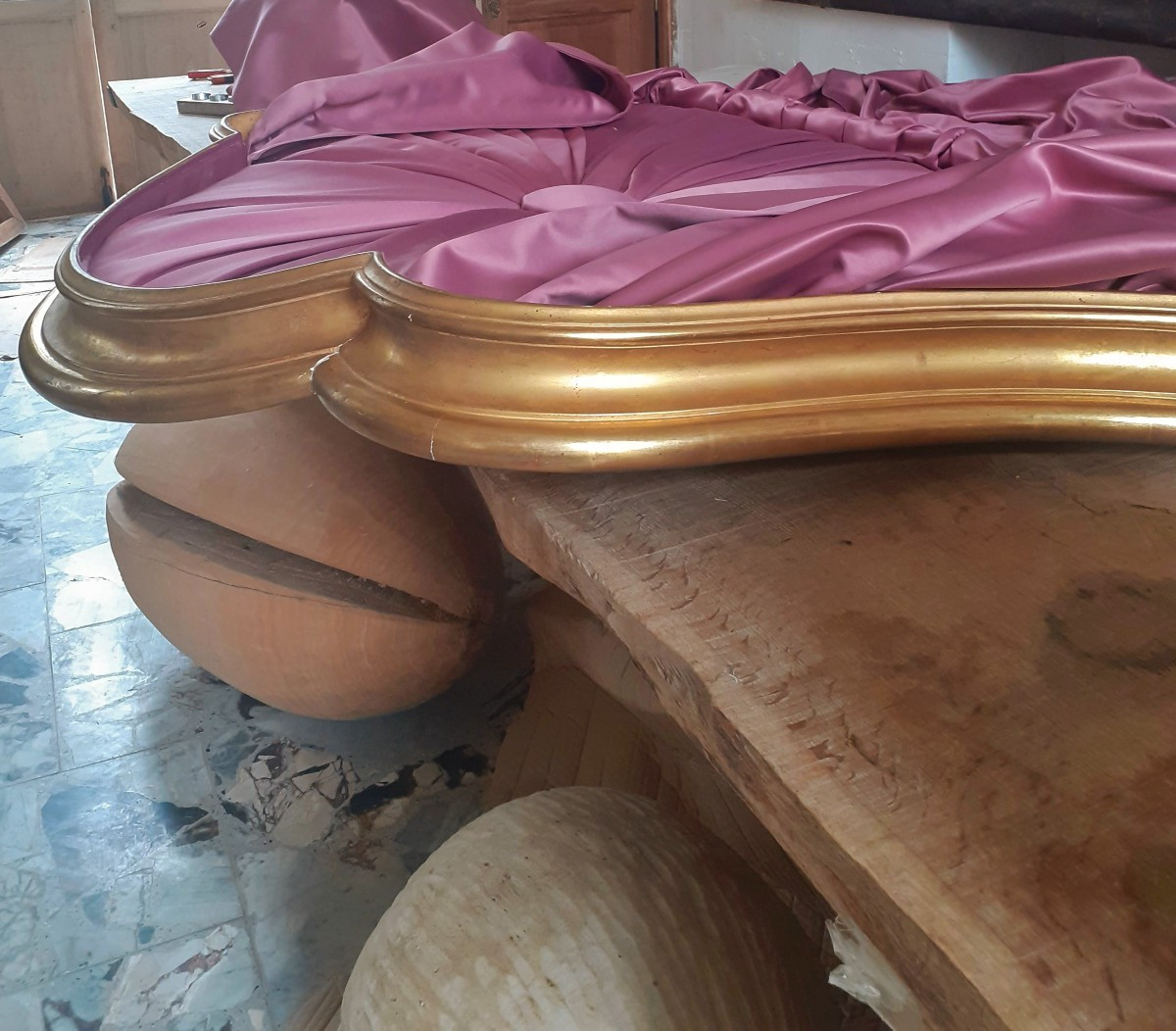 Imposant Ciel de Lits Doré à la feuille 162 cm - Garniture Satin de soie-photo-4
