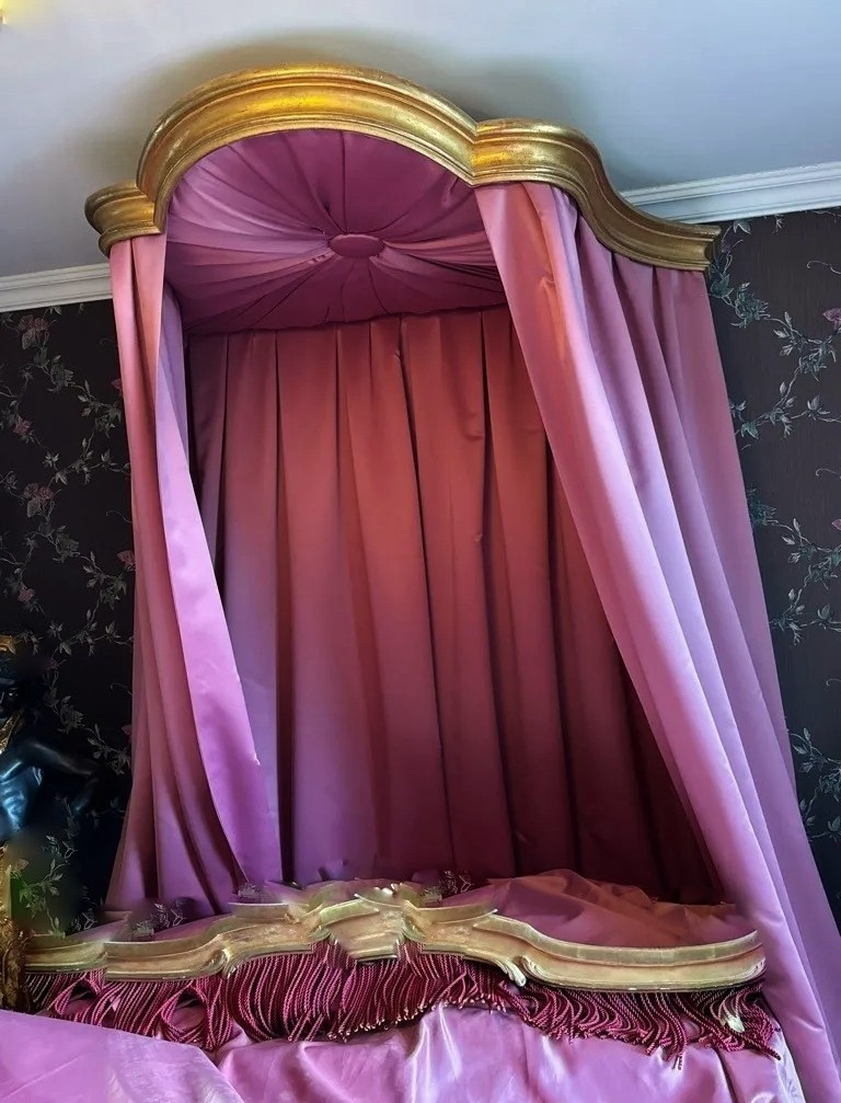 Imposant Ciel de Lits Doré à la feuille 162 cm - Garniture Satin de soie