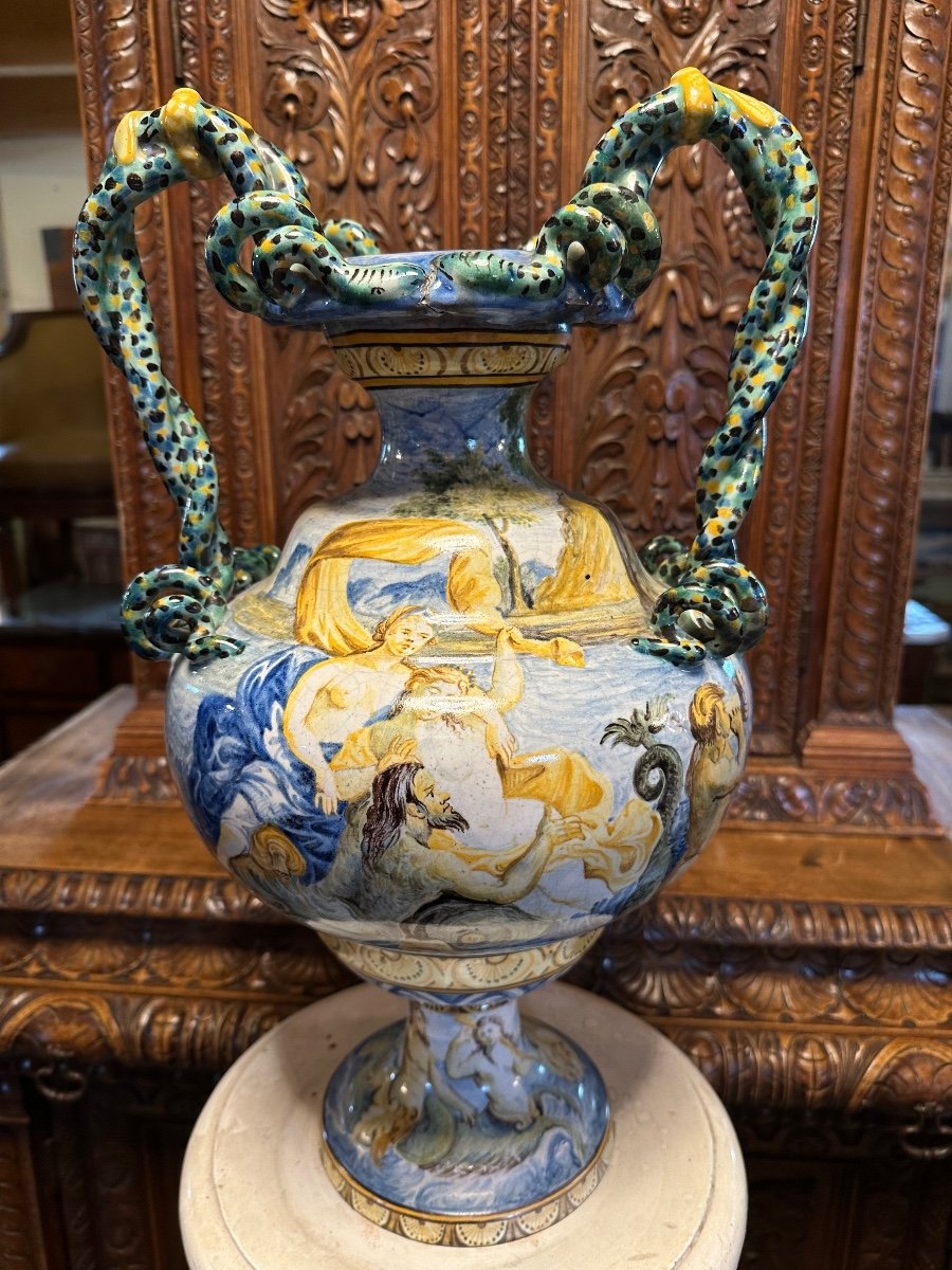 Grand Vase D’ Urbino, Majolique Italienne D’époque XIX  ème. 