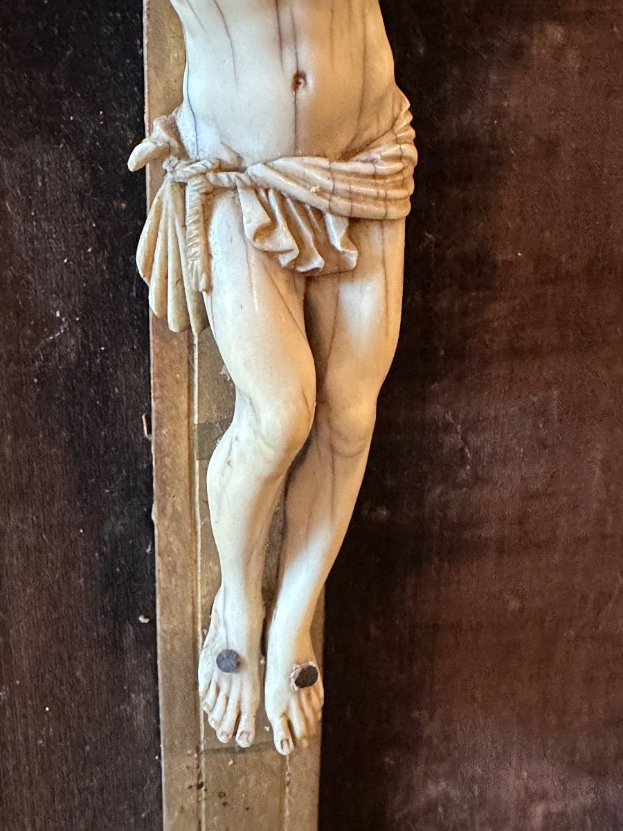 Large Christ In Ivory, Frame With Closed Glasses In Golden Wood, Regency Period. -photo-1