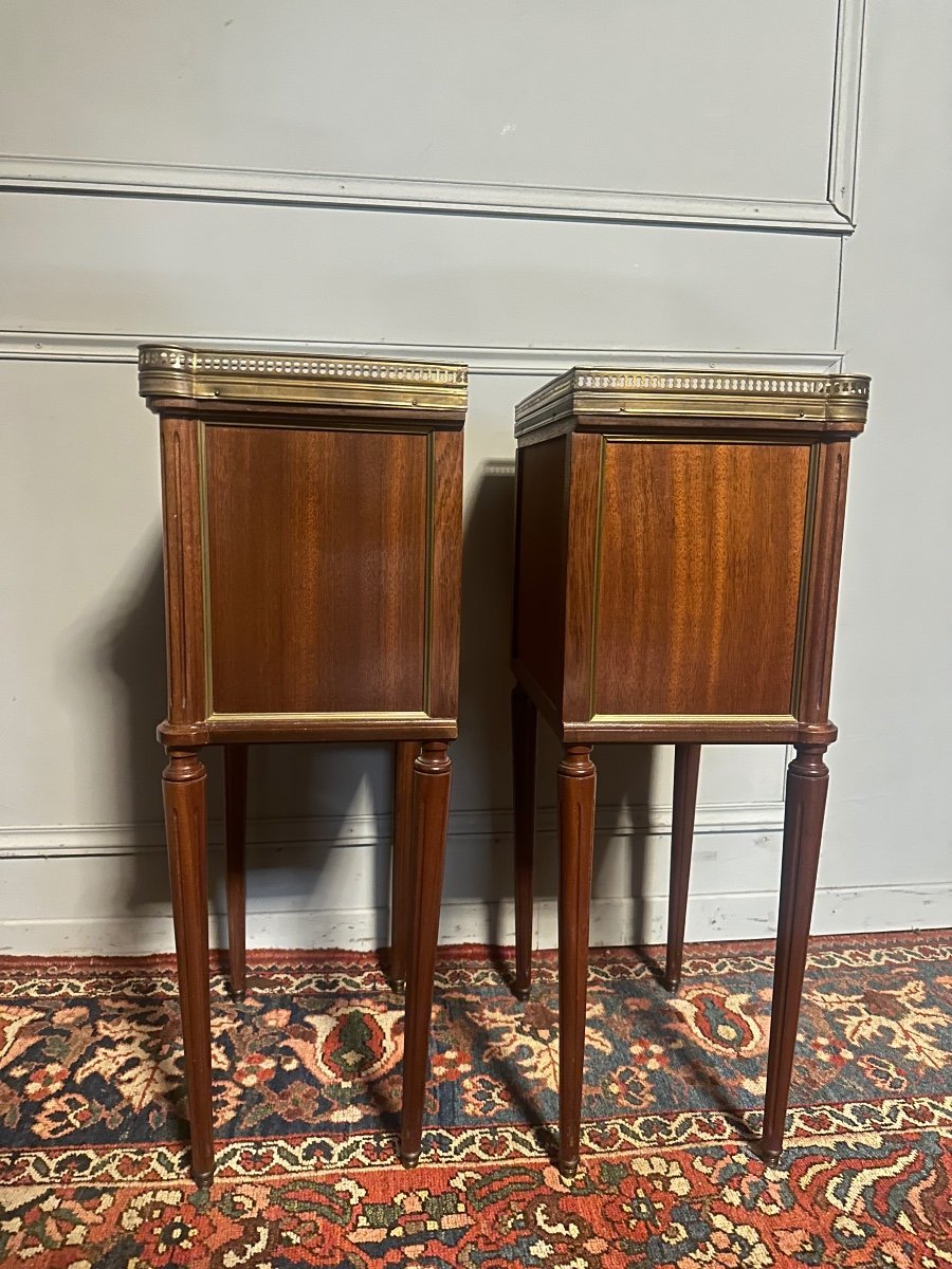 Pair Of Louis XVI Style Nightstands In Mahogany. -photo-4