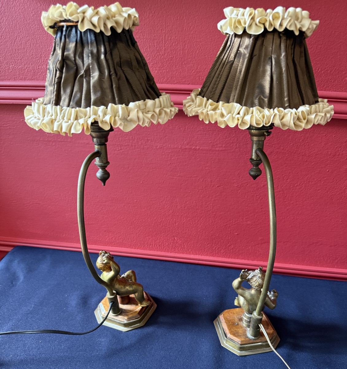Paire de lampes de table aux amours en bronze, d'époque XIX  ème. -photo-1