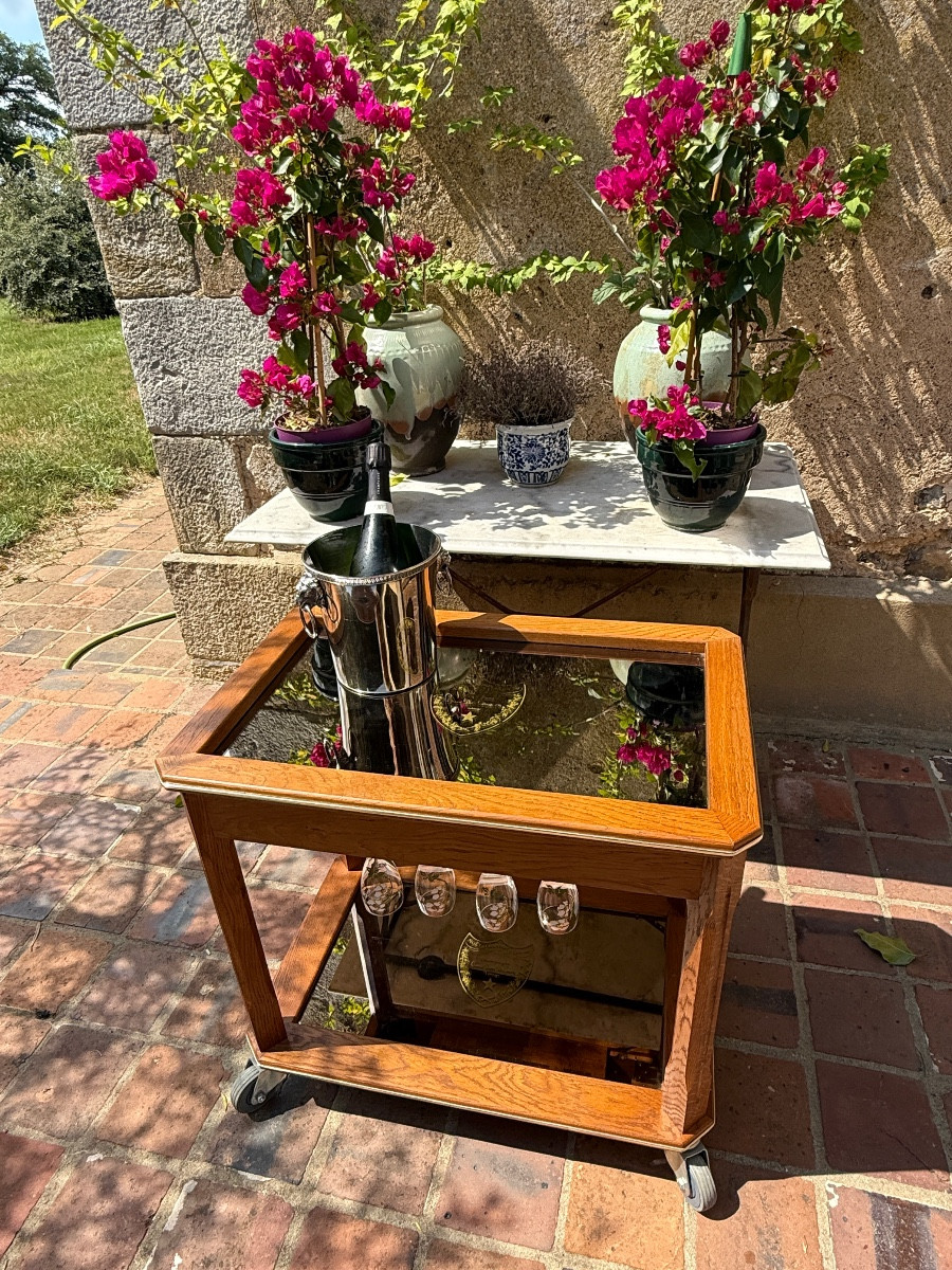 Champagne Trolley From Palace, Moët Et Chandon Cuvée Dom Pérignon. 