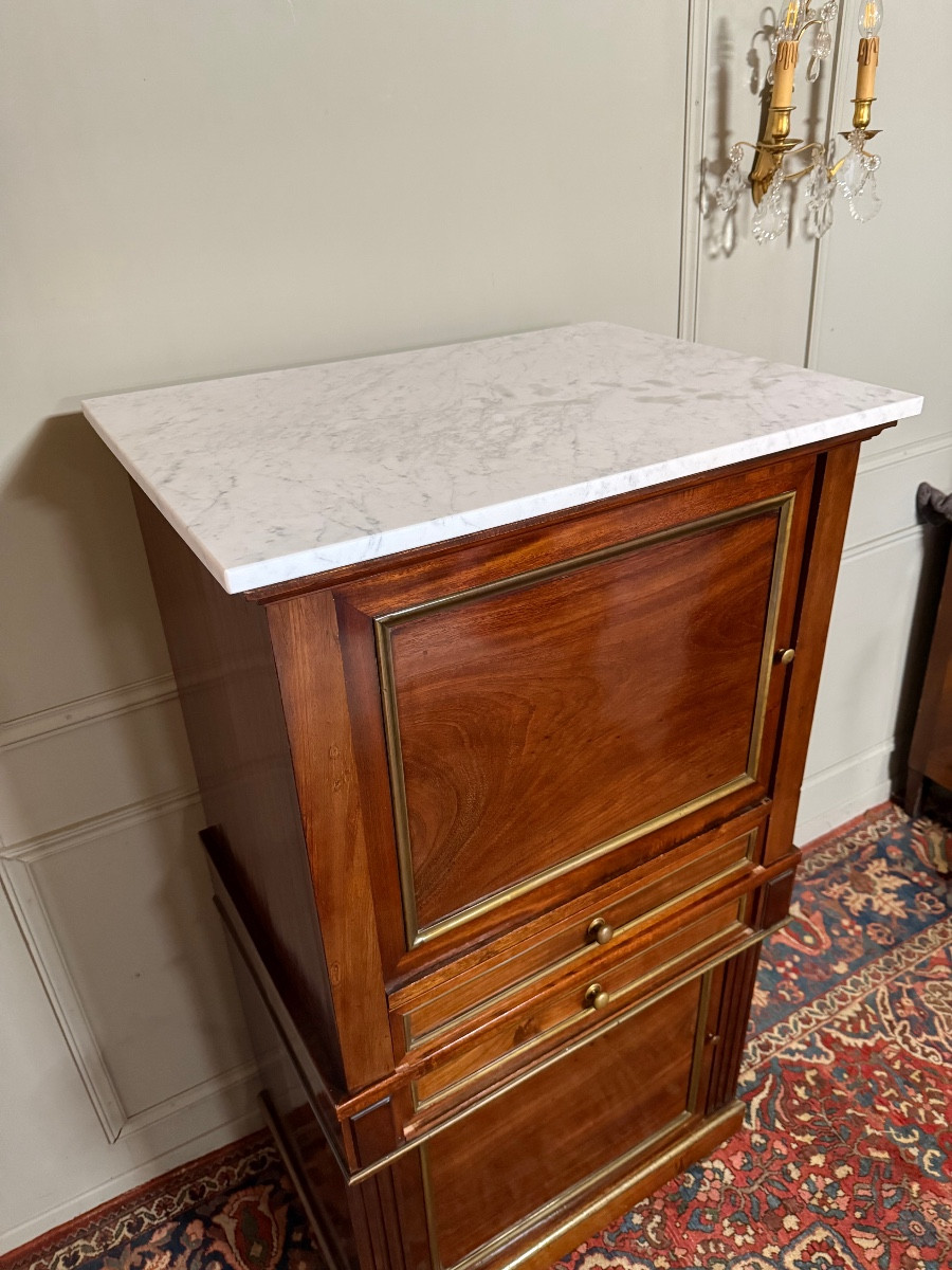 Cabinet de style Louis XVI en acajou. -photo-2