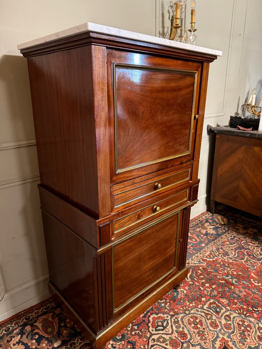 Cabinet de style Louis XVI en acajou. -photo-3