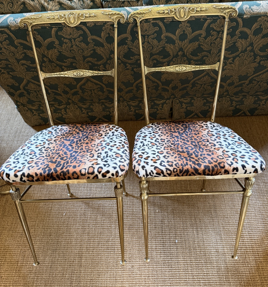 Paire de chaises en bronze, de style néo-classique, attribuées à la Maison Jansen. 