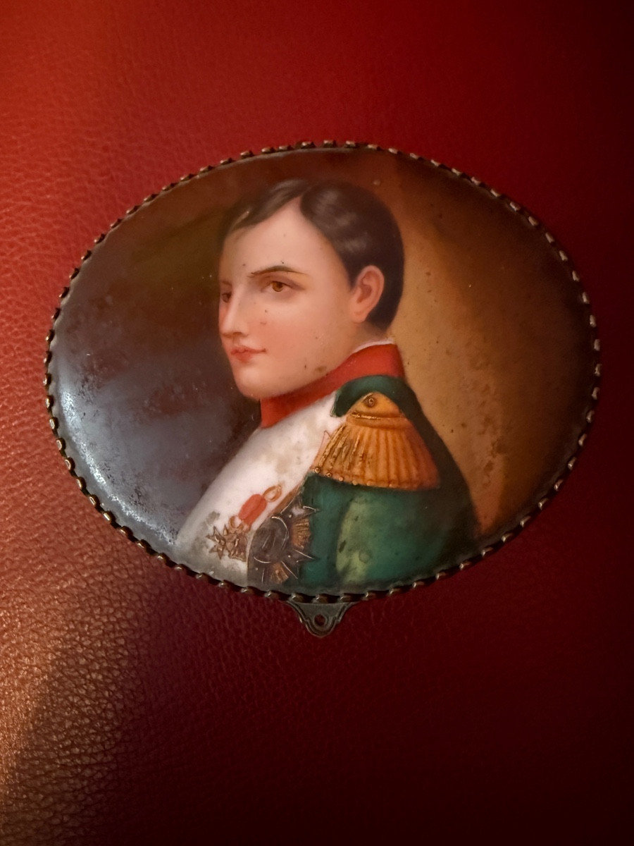 Boîte en  bronze doré avec miniature peinte à la main représentant Napoléon Bonaparte. -photo-4