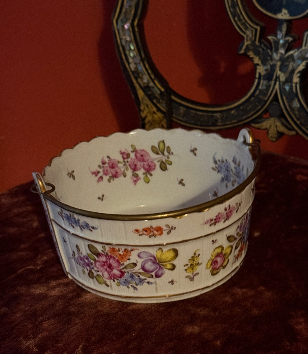 Meissen Porcelain Table Planter, 19th Century. -photo-2