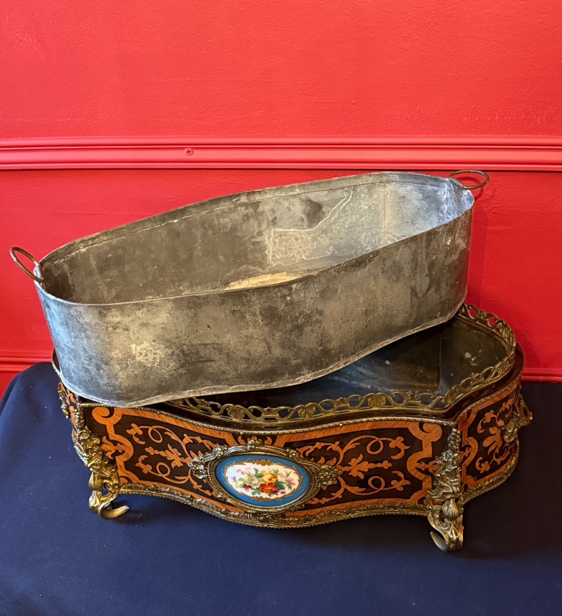 Grande jardinière en marqueterie, d'époque Napoléon III. -photo-3
