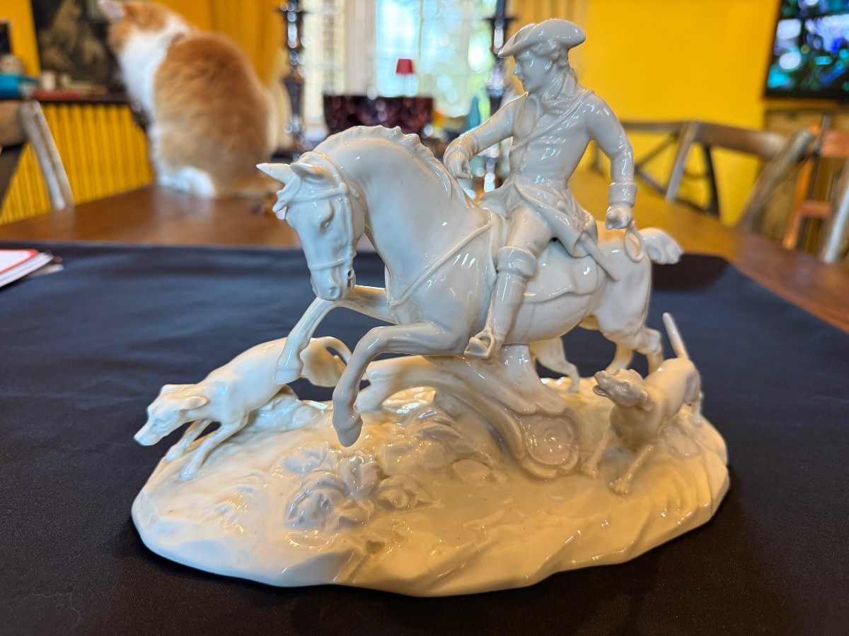 Hunting With Hounds, White Porcelain Group From Dresden. 19th Century. -photo-3