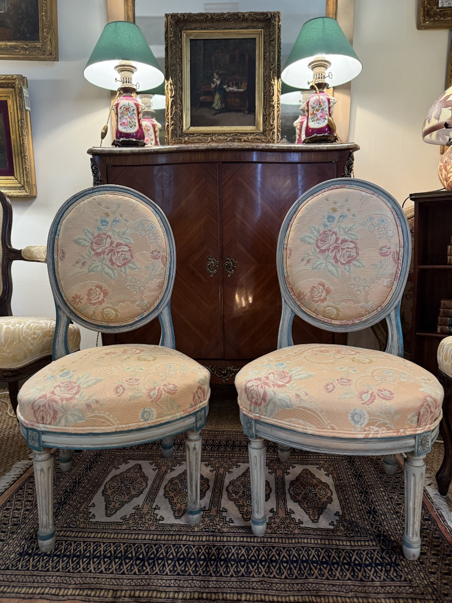 Paire de chaises de nourrice de style Louis XVI. 