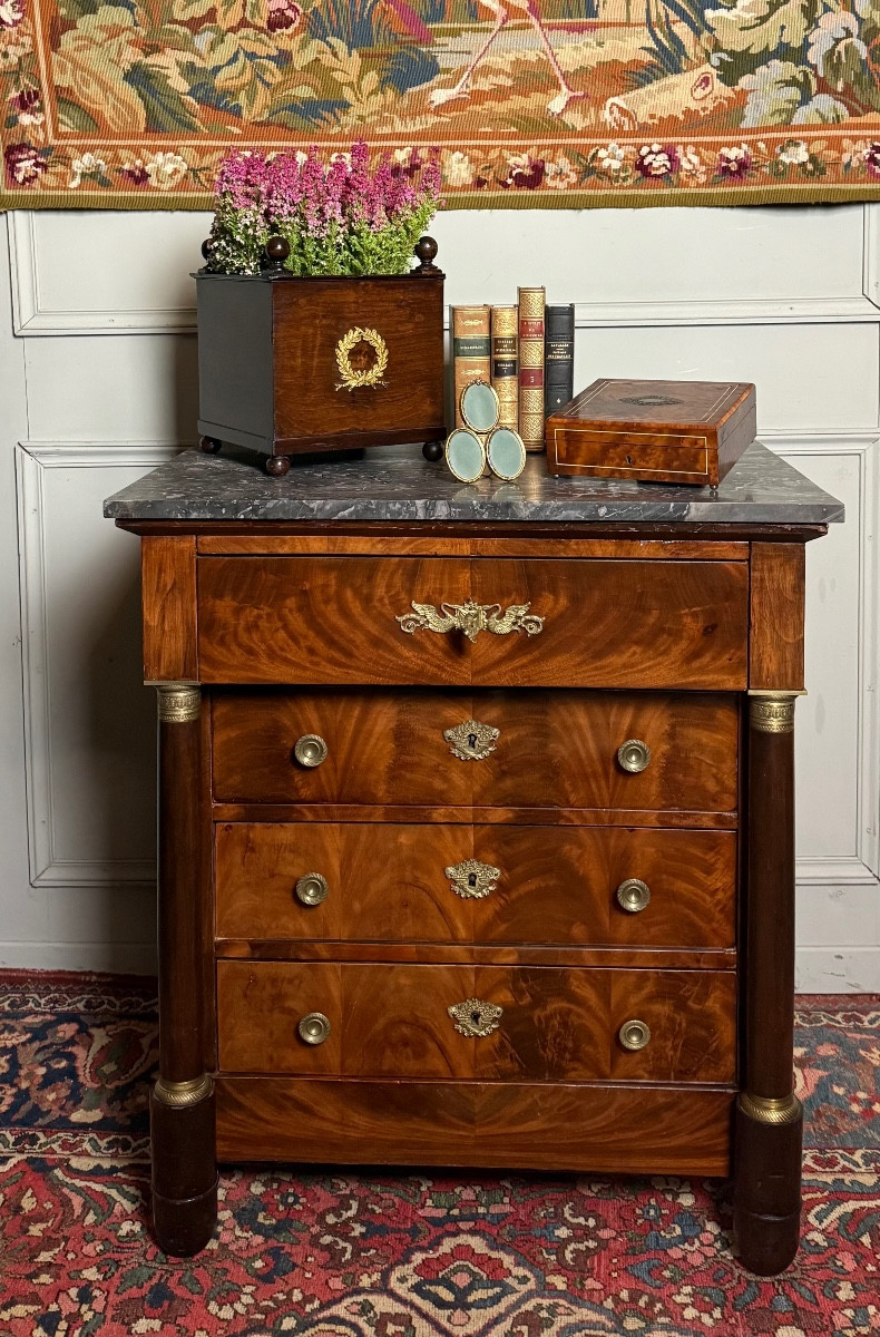 Commode d'époque Empire en acajou. 