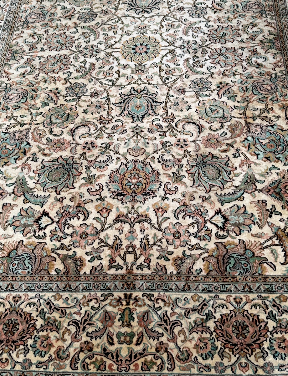 Tapis  d'Orient, en soie du  Kashmir. -photo-4