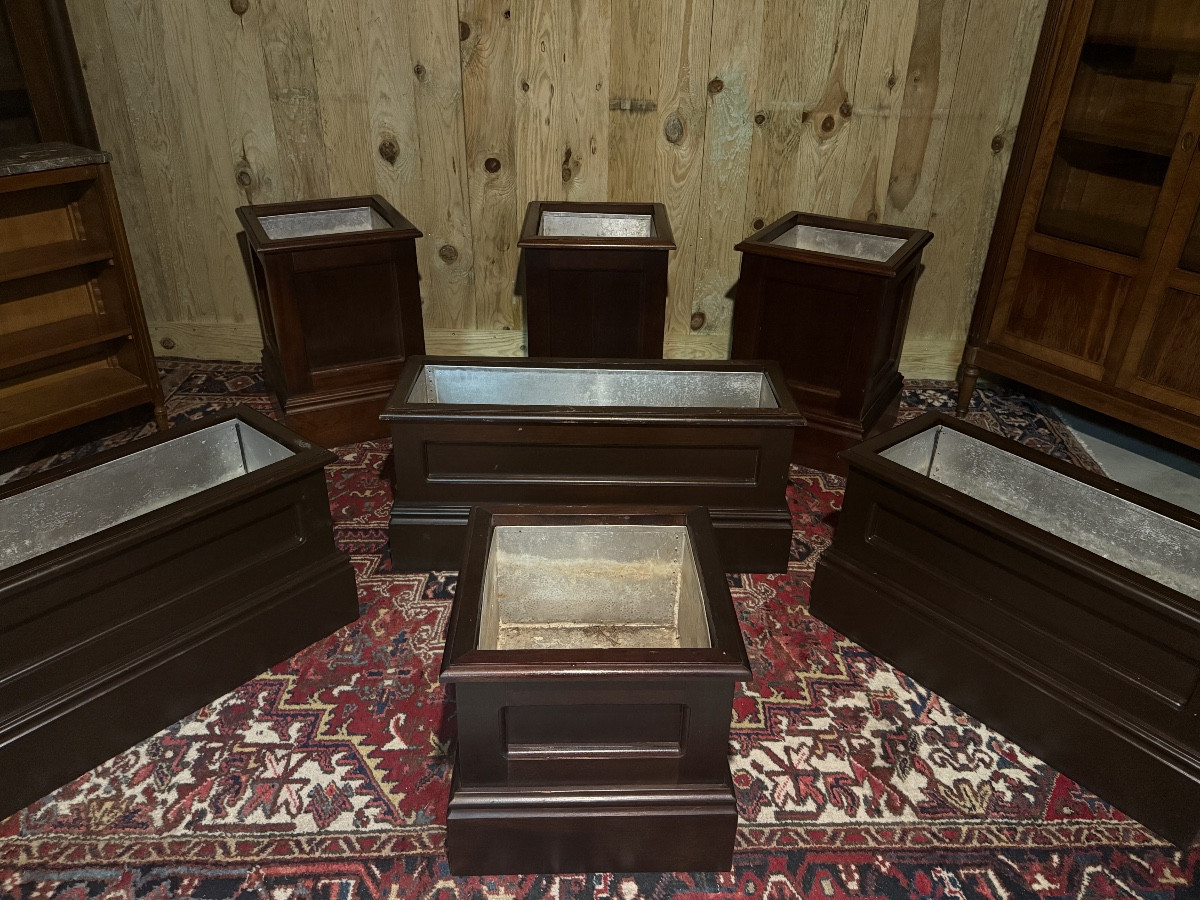 Set Of Seven Mahogany Planters. -photo-3