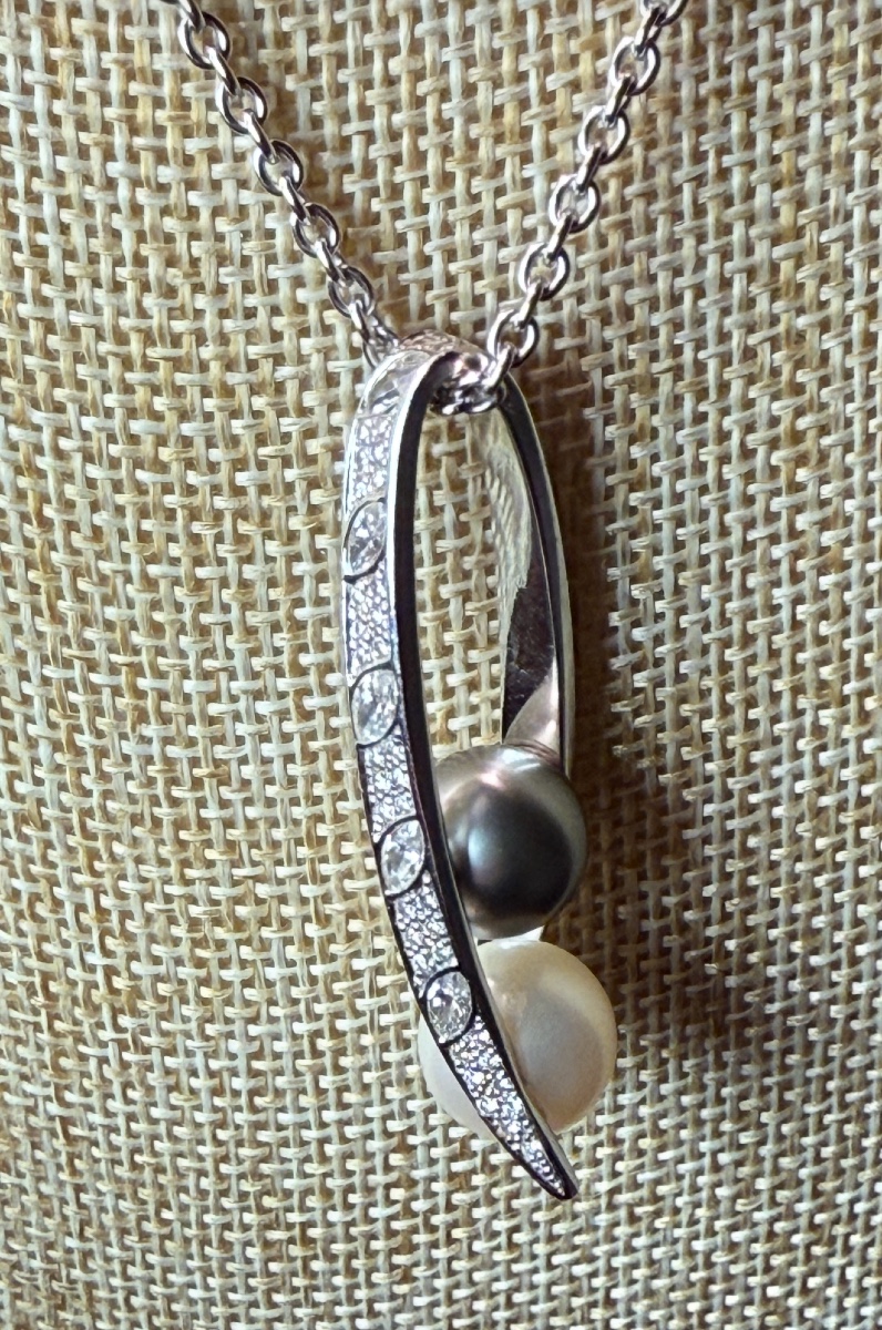 Necklace In White Gold, Tahitian Pearls And Diamonds. -photo-1