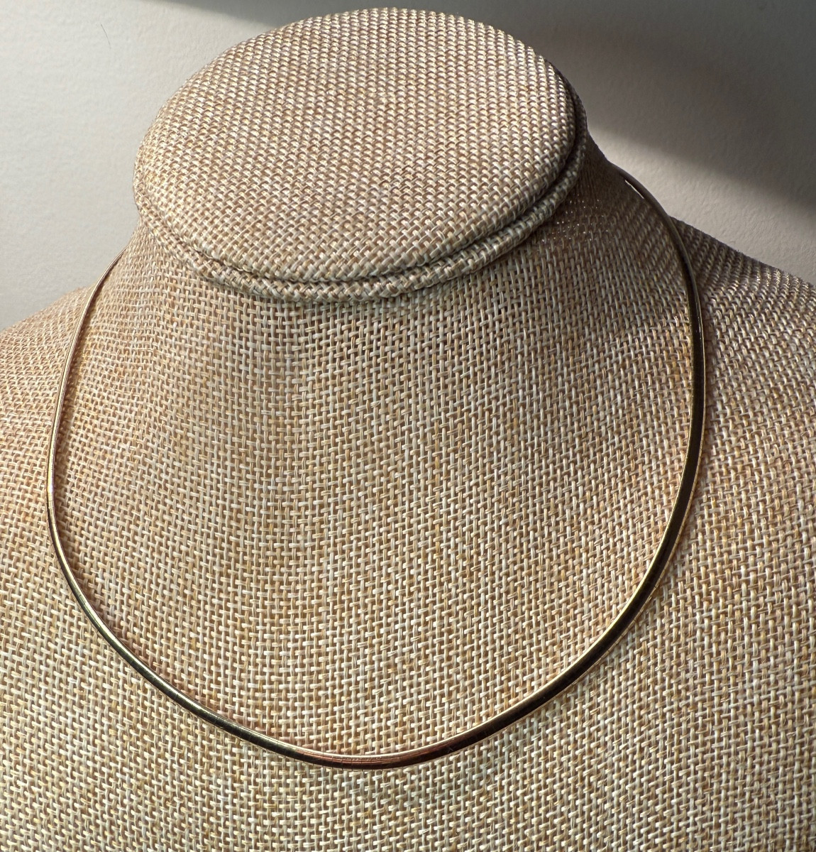 Collier ruban souple or blanc et or jaune. 