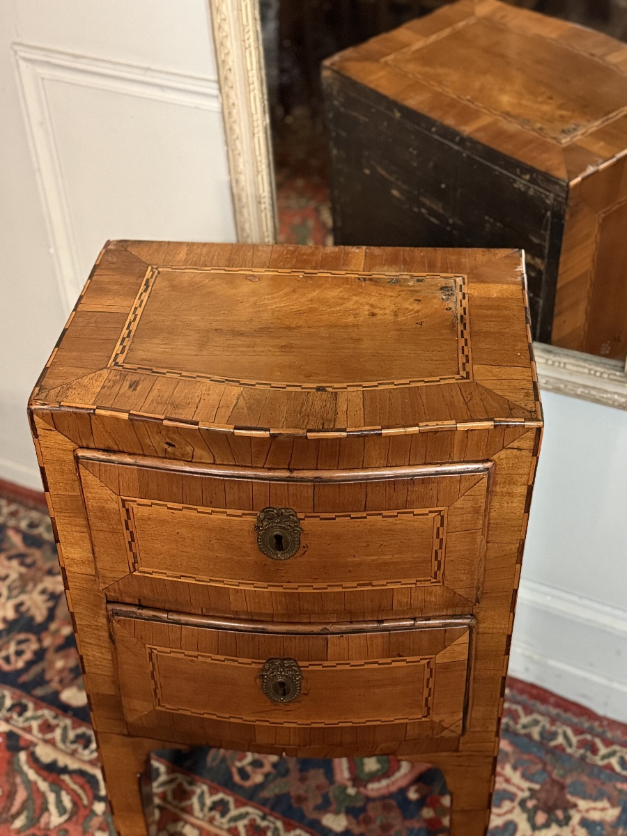Small Italian Chest Of Drawers From The 18th Century. -photo-3