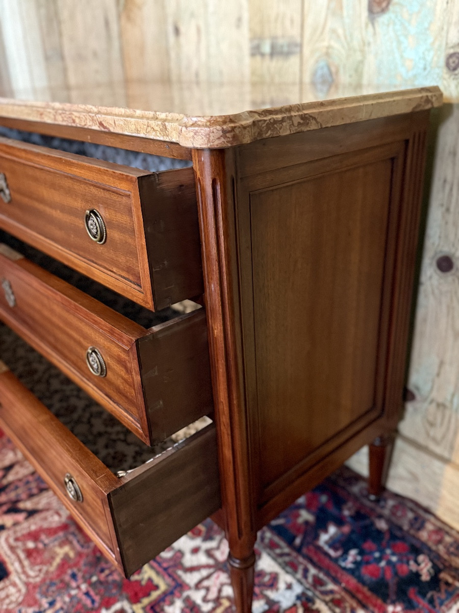 Commode de style Louis XVI  en acajou. -photo-4