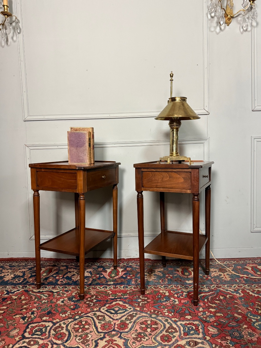 Paire de chevets de style Louis XVI en bois naturel. -photo-3