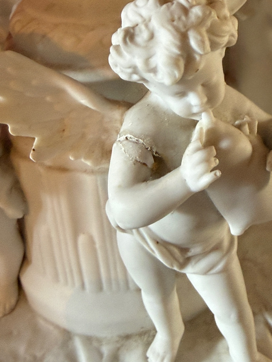 Paire de centres de table. Biscuits porcelaine de Saxe manufacture de Volkstedt 1788-1795. -photo-1