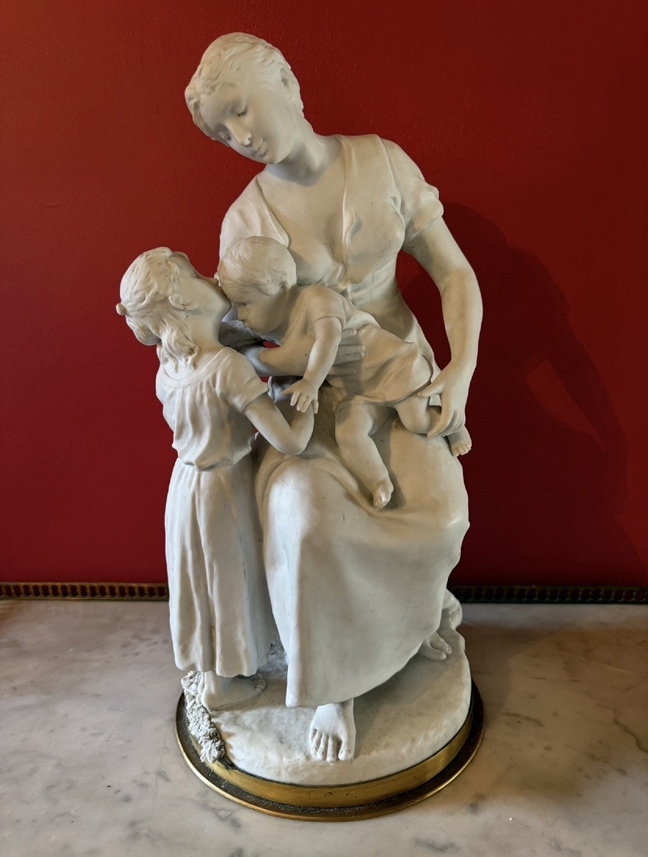 Biscuit " La maternité " attribué à Paul Dubois ( 1829- 1905 ). 