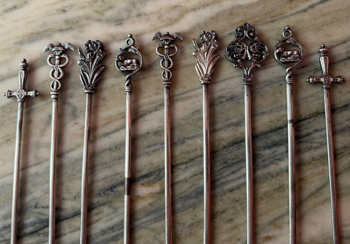 Set Of 9 Sideboard Ornaments.-photo-2