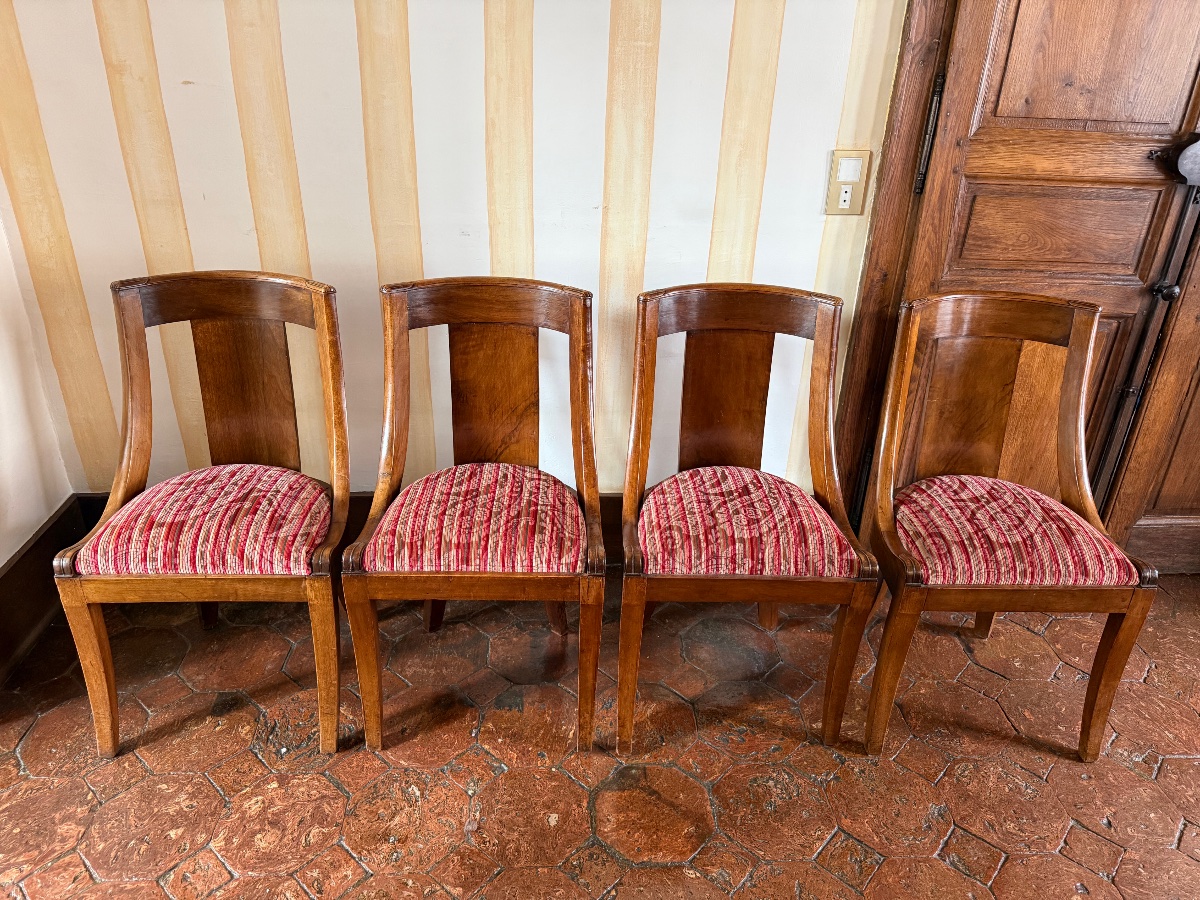 Suite de quatre chaises Empire en acajou. 