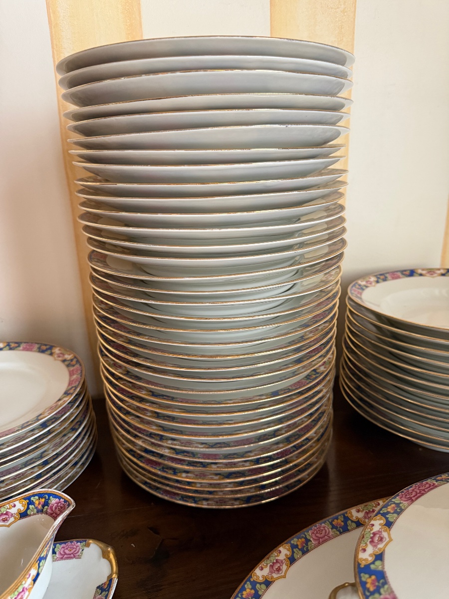 Service de table porcelaine de Limoges . Décor Minton 67 pièces. -photo-4