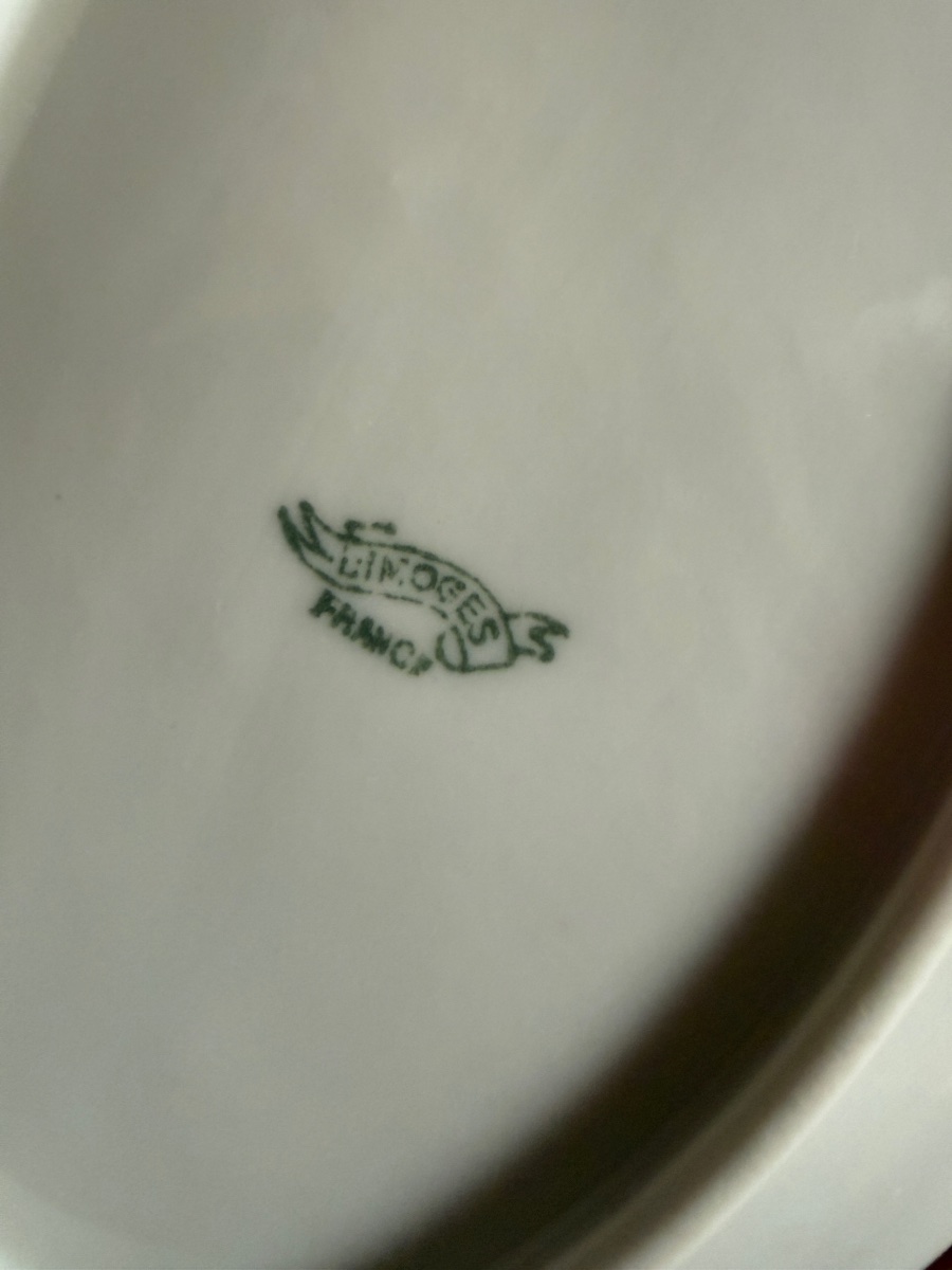 Service de table porcelaine de Limoges . Décor Minton 67 pièces. -photo-1