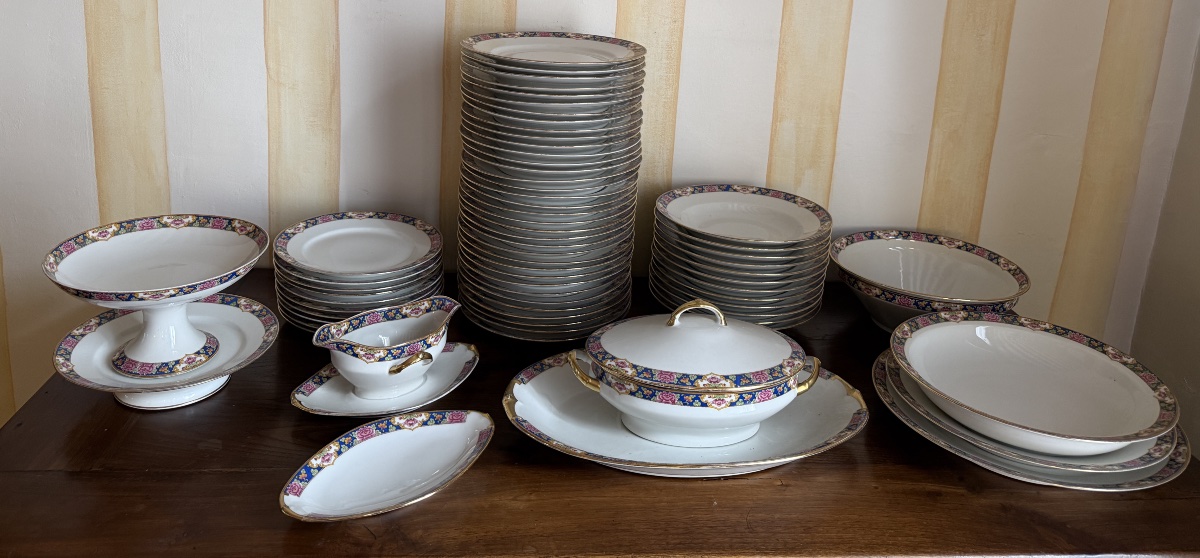 Service de table porcelaine de Limoges . Décor Minton 67 pièces. -photo-3