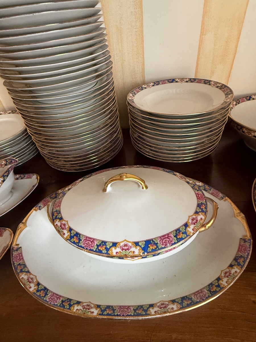 Service de table porcelaine de Limoges . Décor Minton 67 pièces. -photo-4