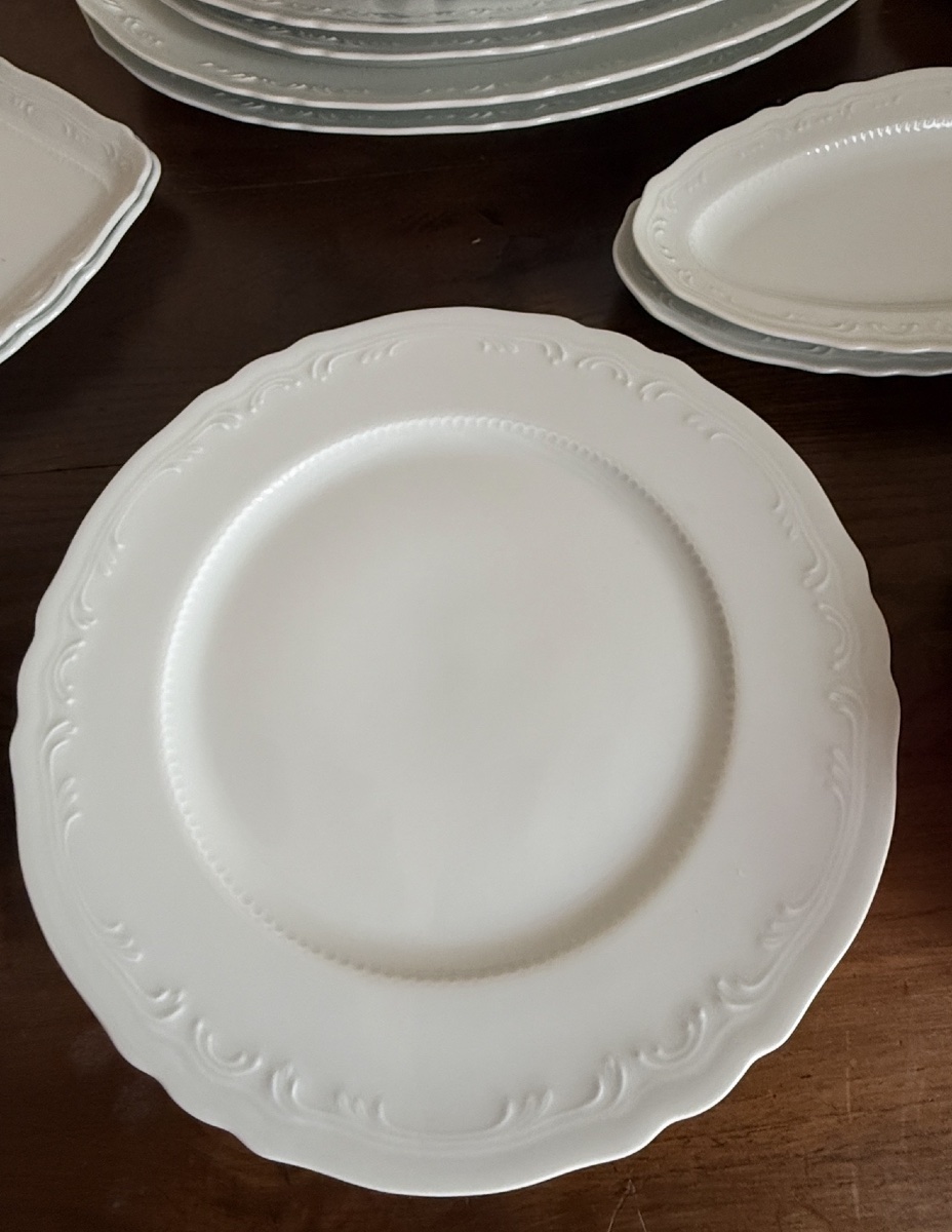 Service de table porcelaine de Limoges 104 pièces. -photo-3