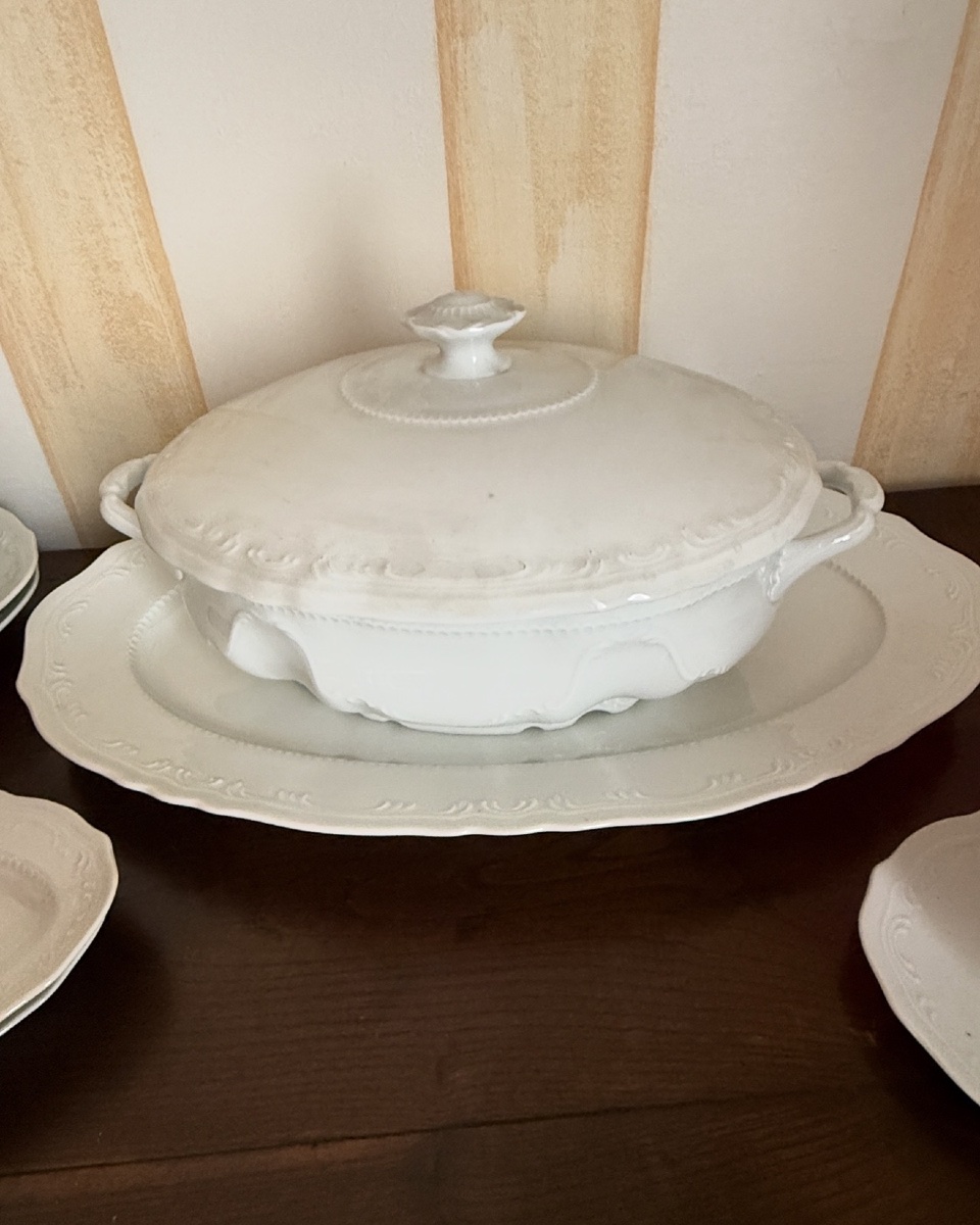 Service de table porcelaine de Limoges 104 pièces. -photo-1