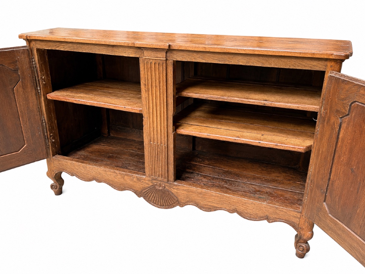 18th-century Oak Sideboard. -photo-1