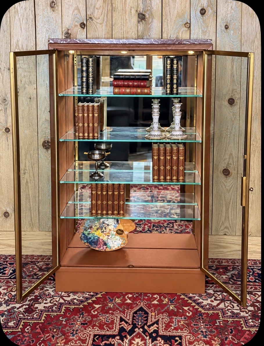 Display Case Clad In Tan Leather, Bronze, Mirror, And Marble. Second Half Of The 20th Century. -photo-2