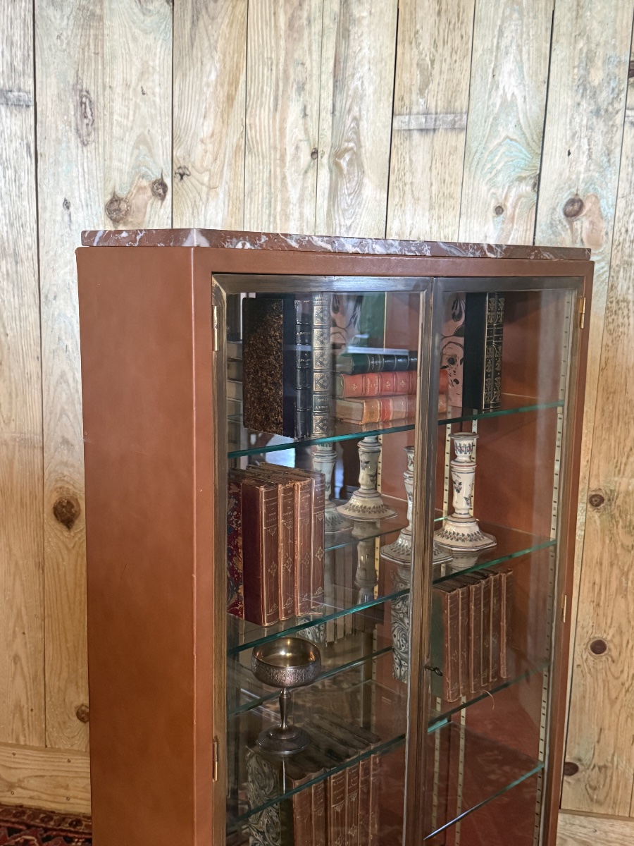 Display Case Clad In Tan Leather, Bronze, Mirror, And Marble. Second Half Of The 20th Century. -photo-3