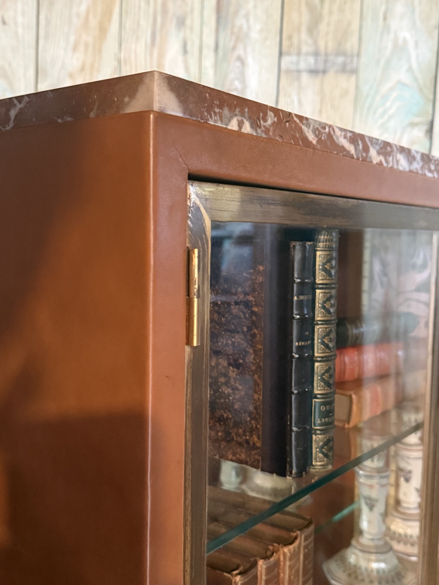 Display Case Clad In Tan Leather, Bronze, Mirror, And Marble. Second Half Of The 20th Century. -photo-1