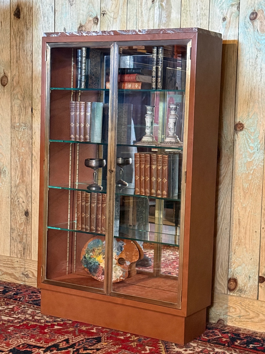 Display Case Clad In Tan Leather, Bronze, Mirror, And Marble. Second Half Of The 20th Century. -photo-2