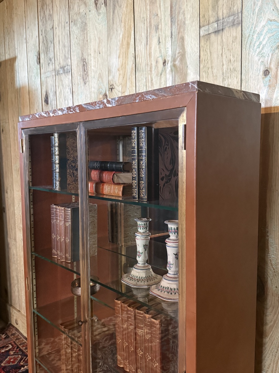 Display Case Clad In Tan Leather, Bronze, Mirror, And Marble. Second Half Of The 20th Century. -photo-4