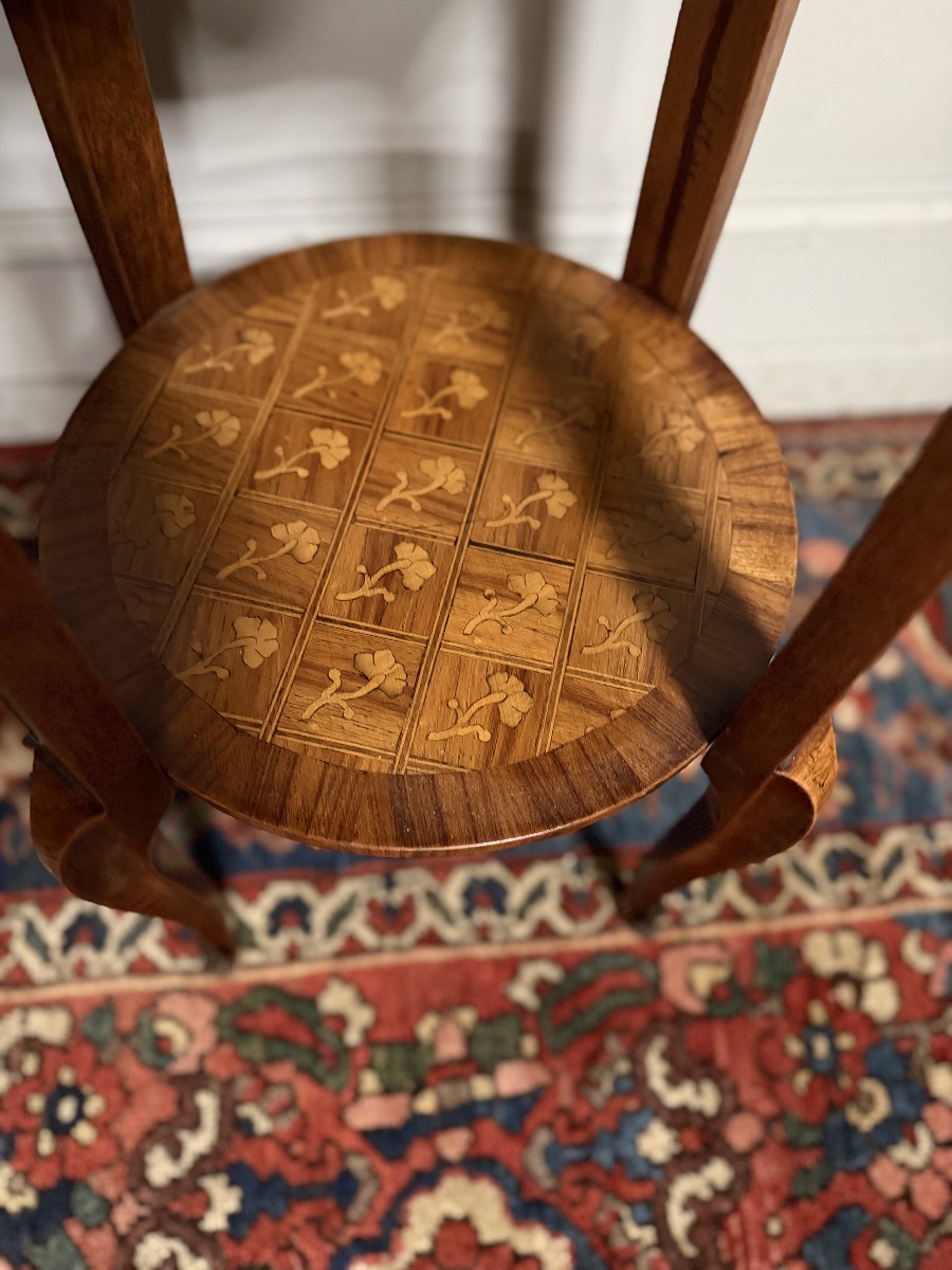 Table de chevet ronde en marqueterie de style transition Louis XV - Louis XVI. -photo-4