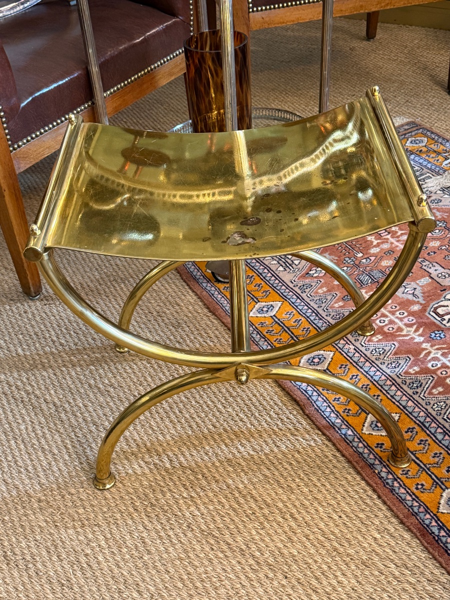 Tabouret curule en laiton massif doré dans le goût de la Maison Jansen Années 1970-80. 